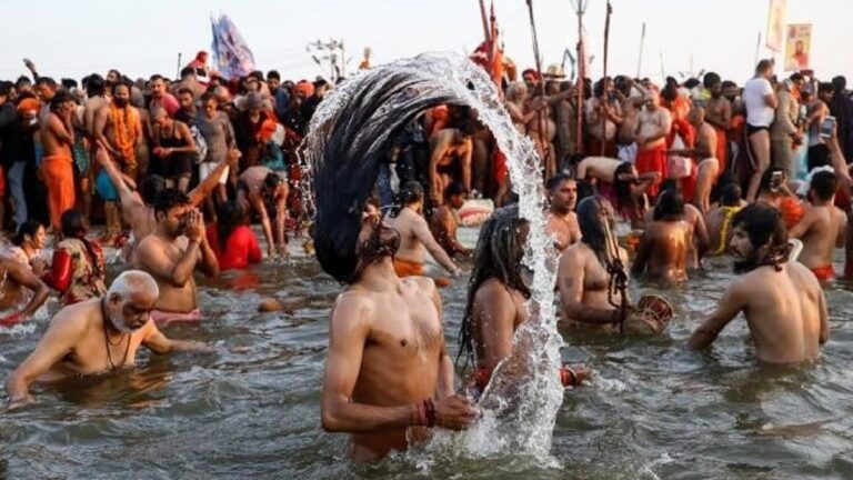 Kumbh Mela: अंतरिक्ष से दिखने वाला आस्था का महासंगम